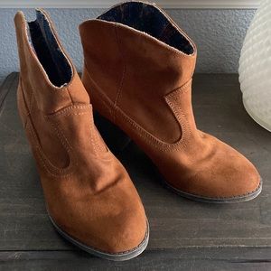 EUC!!! 🤠🤠Worn maybe twice, at most! Super cute & comfy cowgirl booties⭐️